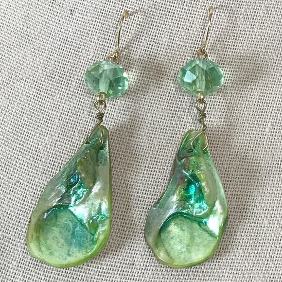 Mother Of Pearl Shell AB Crystal Glass Faceted Bead Gold Tone Drop Earring Green - Picture 10 of 15